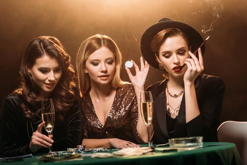 crown2d Live Baccarat ဂိမ်း real dealer နှင့်အတူ MMK ဖြင့် ကစားခြင်း